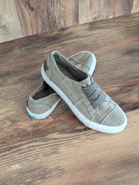 Blowfish Olive Slip-On Canvas Sneakers with Elastic Straps 9          Q248